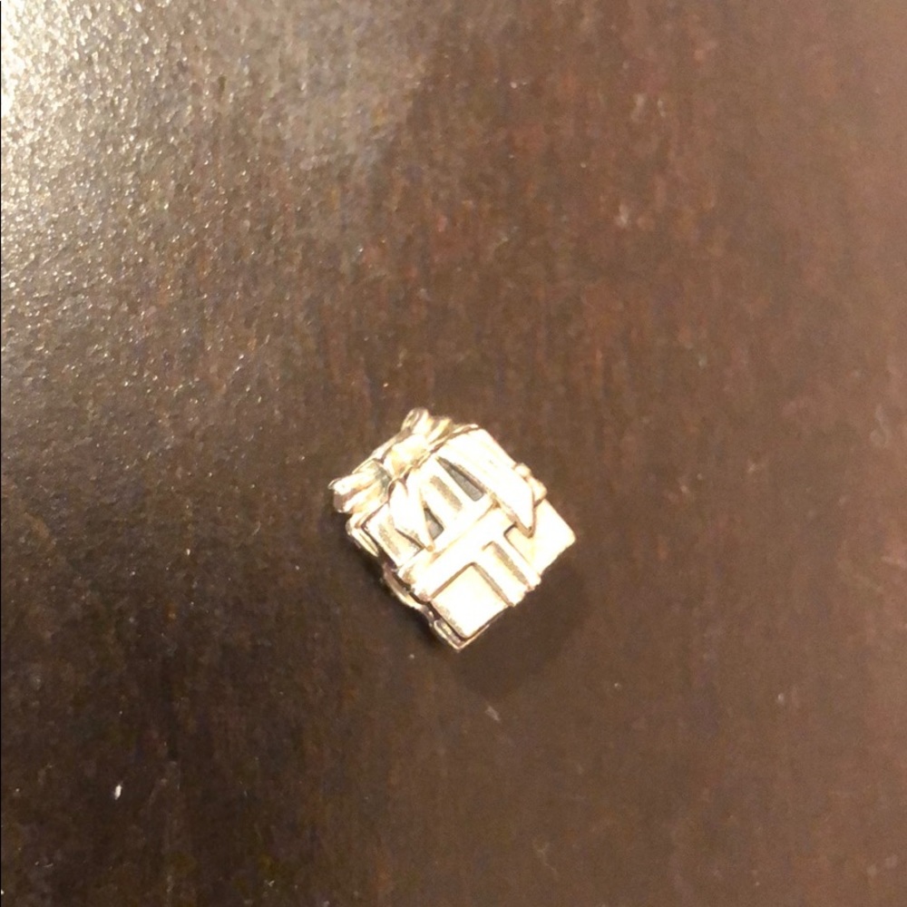 Pandora charm “a gift”